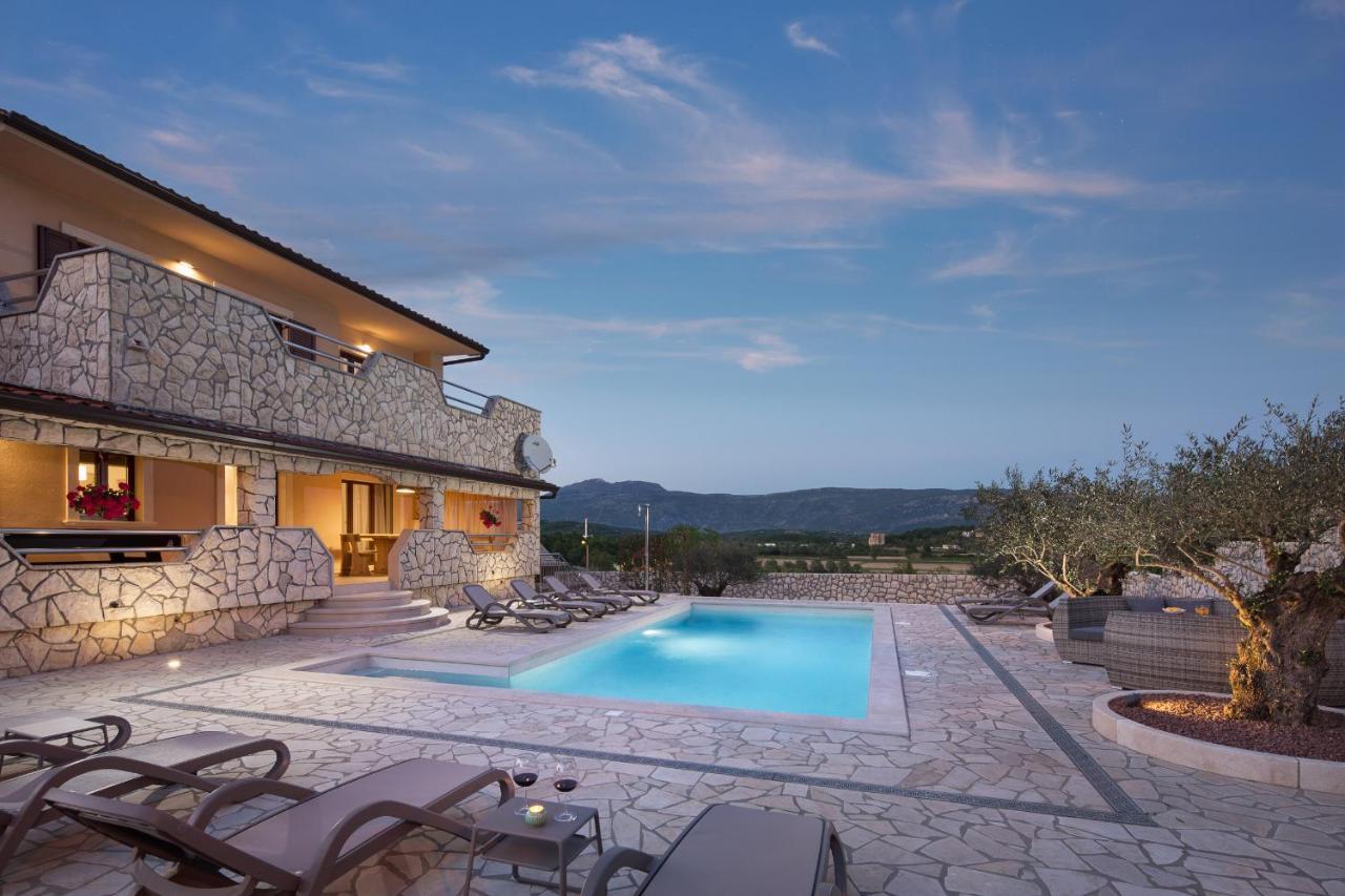 Villa Vesna With Sauna, Hot Tub Potpićan Exterior foto