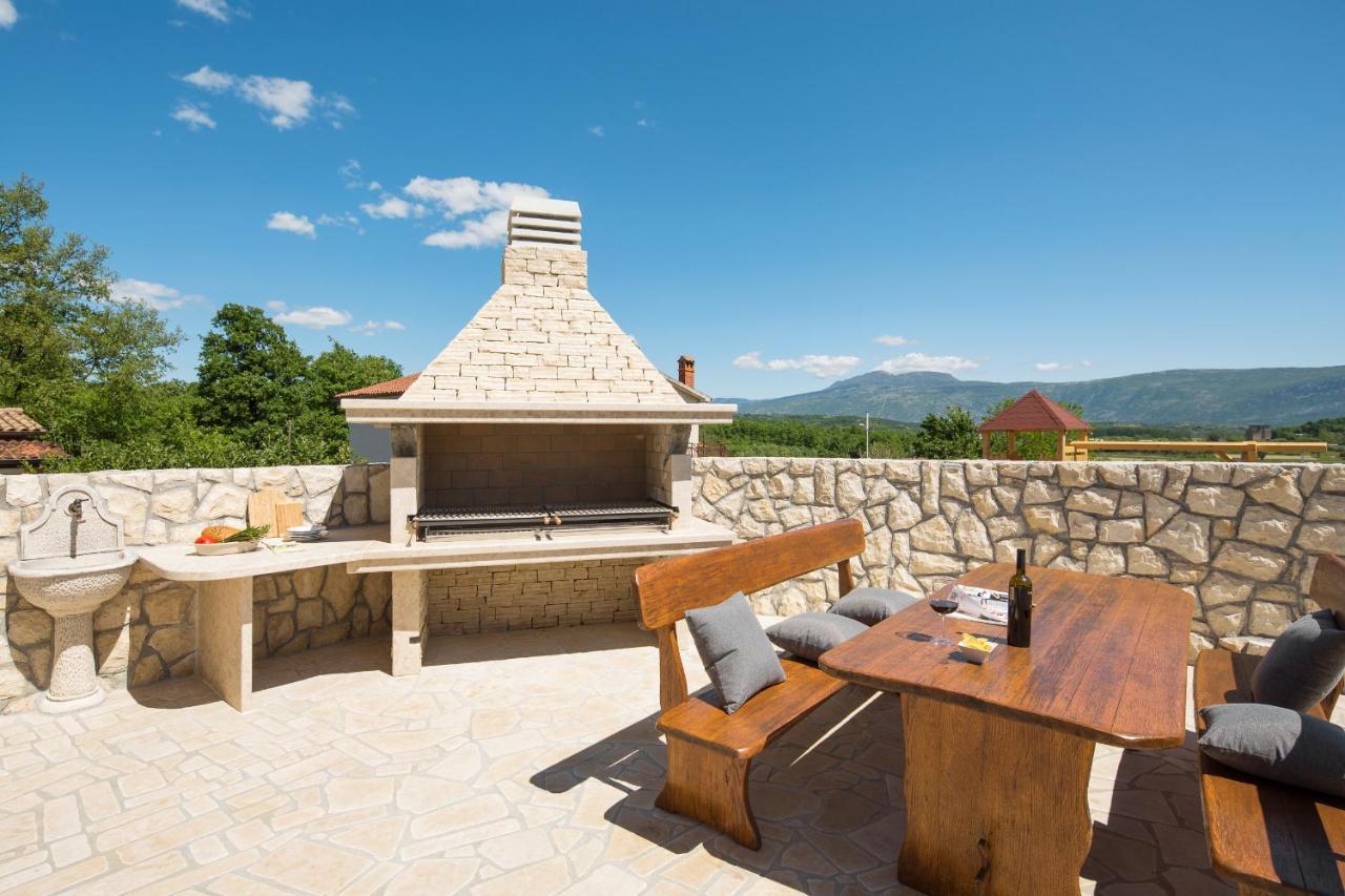 Villa Vesna With Sauna, Hot Tub Potpićan Exterior foto